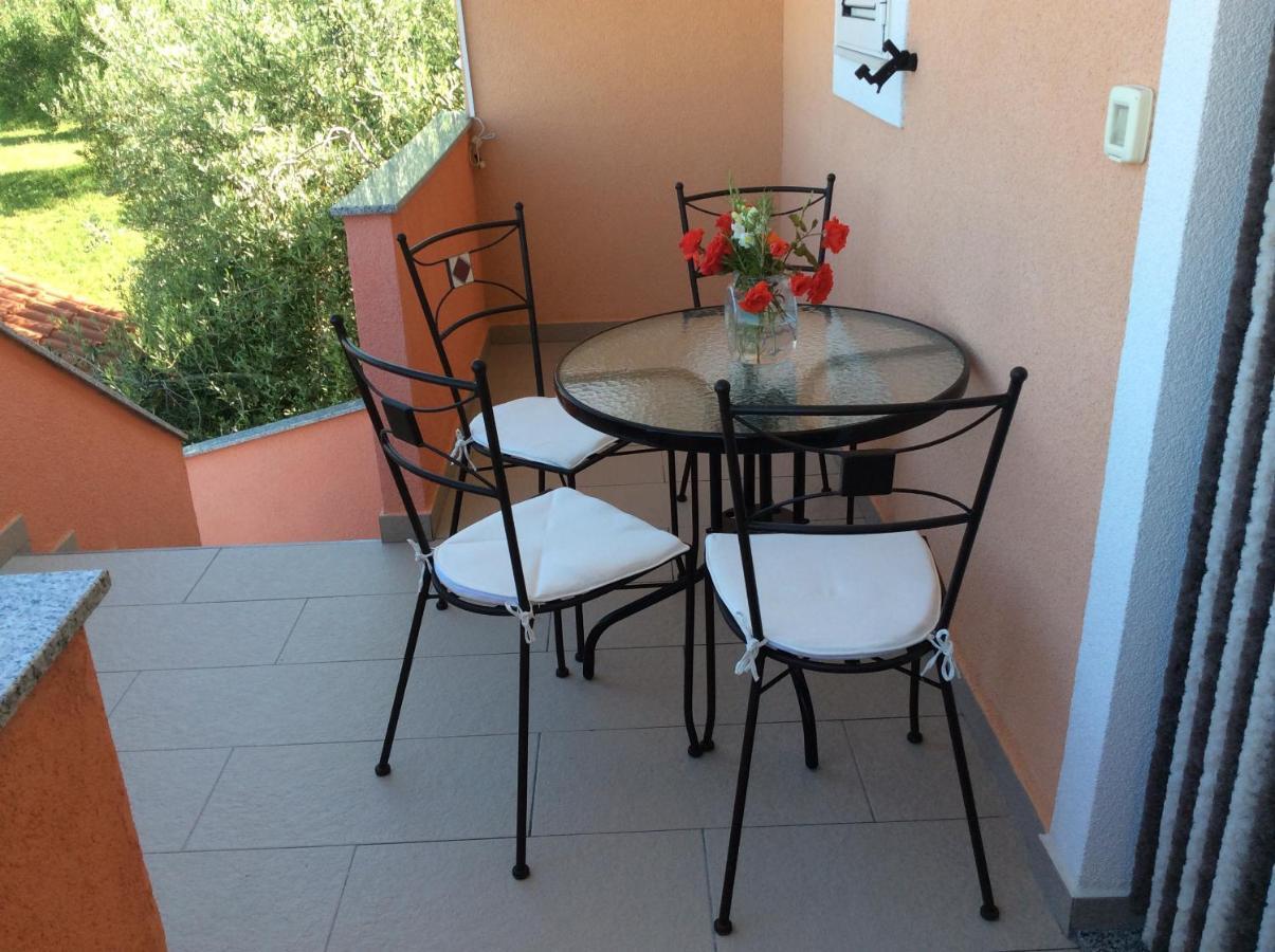 Apartment Olive Jovici  Exteriör bild
