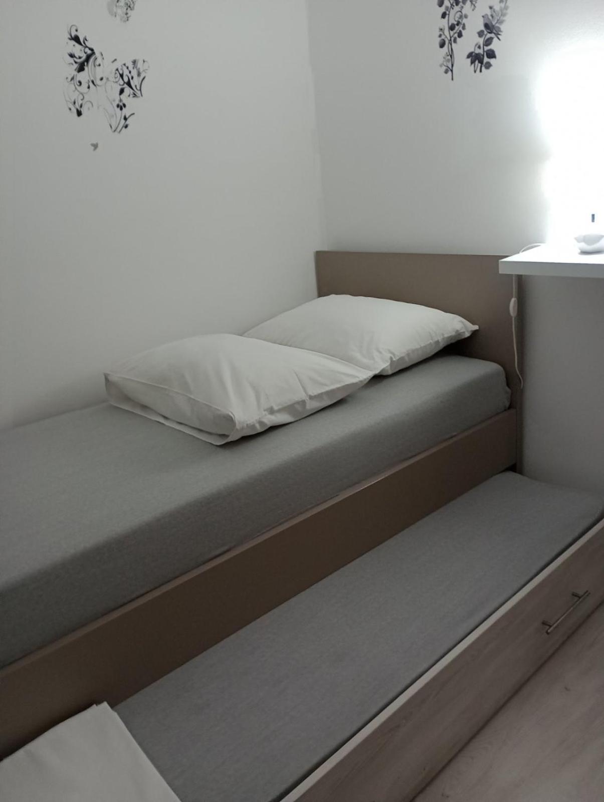 Apartment Olive Jovici  Exteriör bild