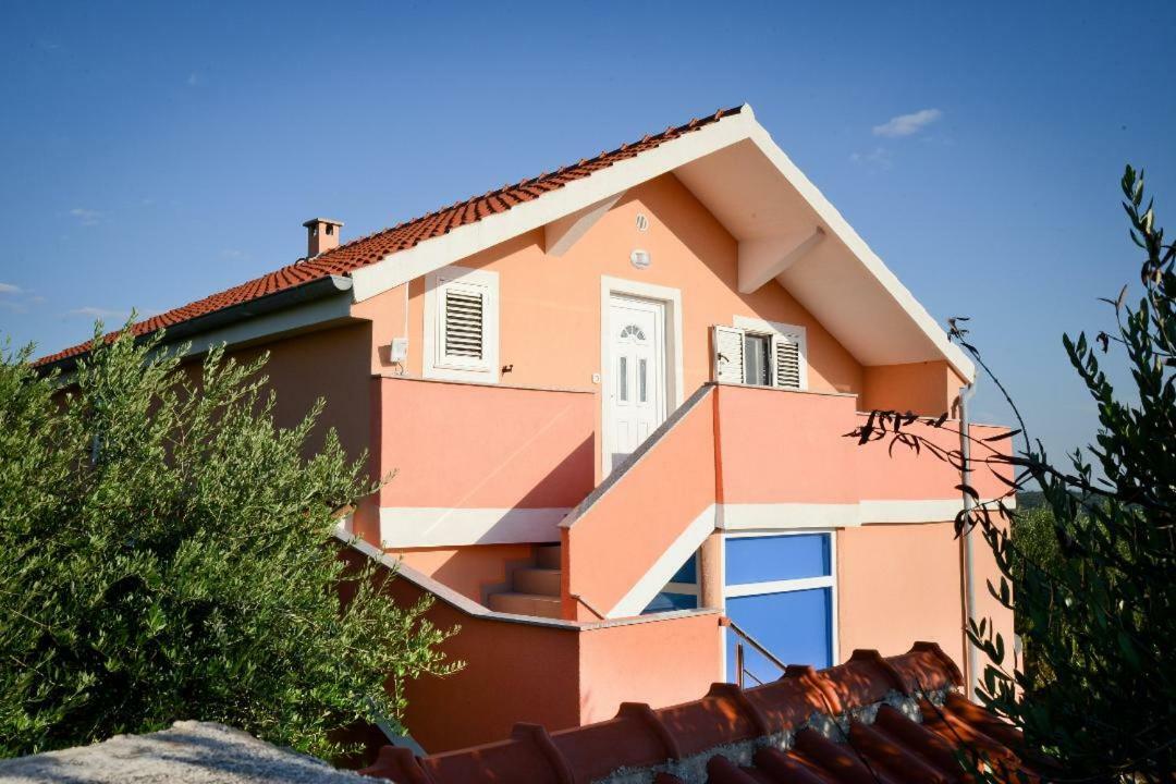 Apartment Olive Jovici  Exteriör bild