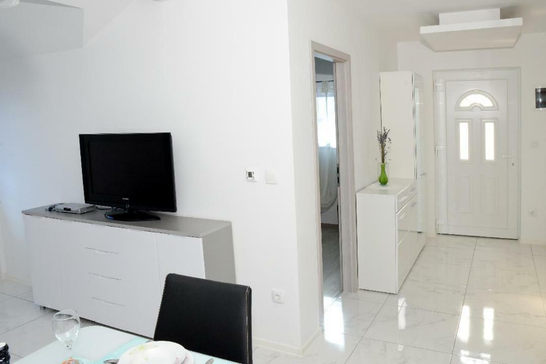 Apartment Olive Jovici  Exteriör bild
