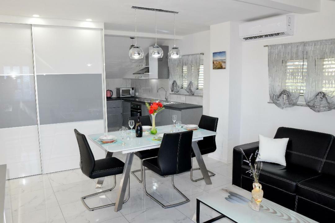 Apartment Olive Jovici  Exteriör bild
