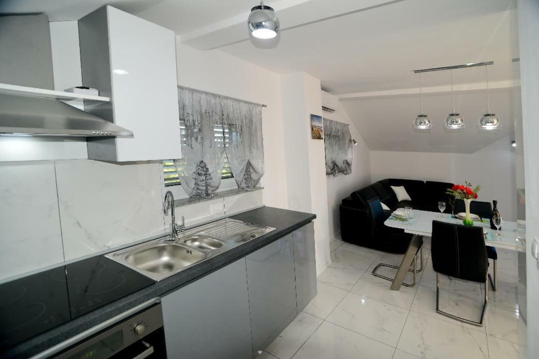 Apartment Olive Jovici  Exteriör bild