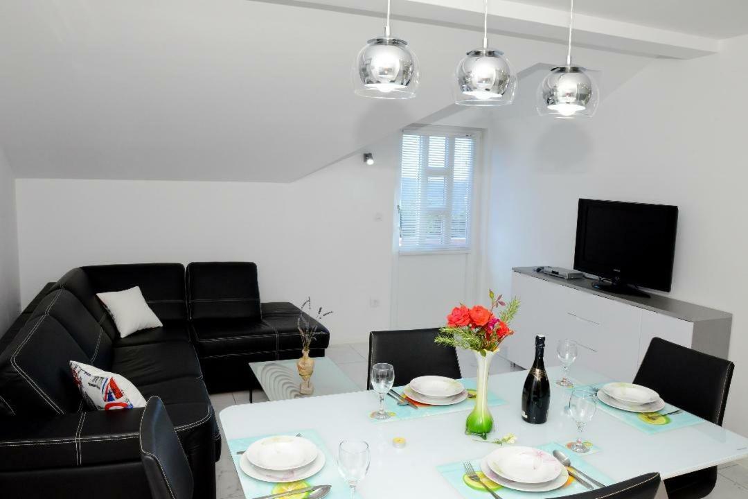 Apartment Olive Jovici  Exteriör bild