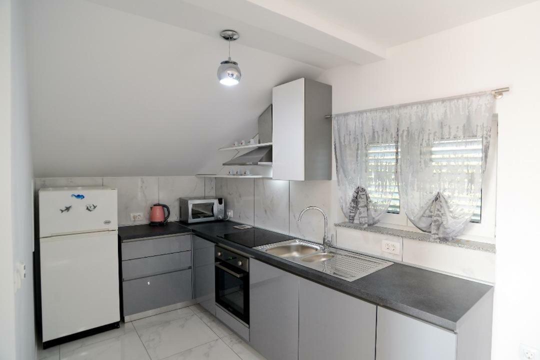 Apartment Olive Jovici  Exteriör bild